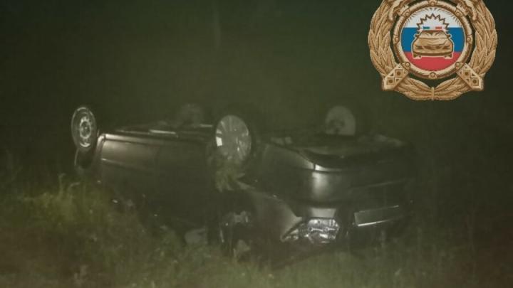 «Лада Гранта» опрокинулась в Вольском районе: двое в больнице