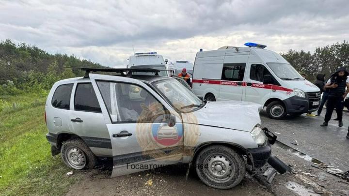 Шесть человек пострадали в ДТП под Саратовом