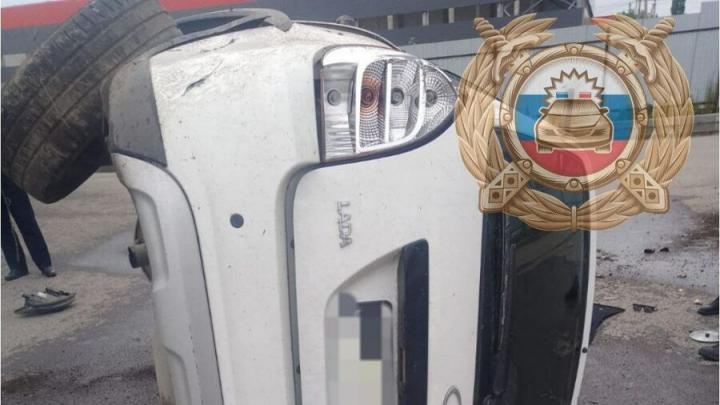 Смертельное ДТП в Балакове: автомобиль перевернулся после удара о забор