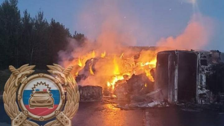 Страшное ДТП под Саратовом: легковушки и грузовик вспыхнули после удара, есть погибший