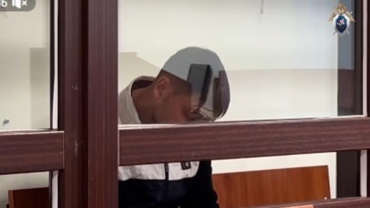 В Энгельсе арестовали водителя, сбившего пешеходов на остановке