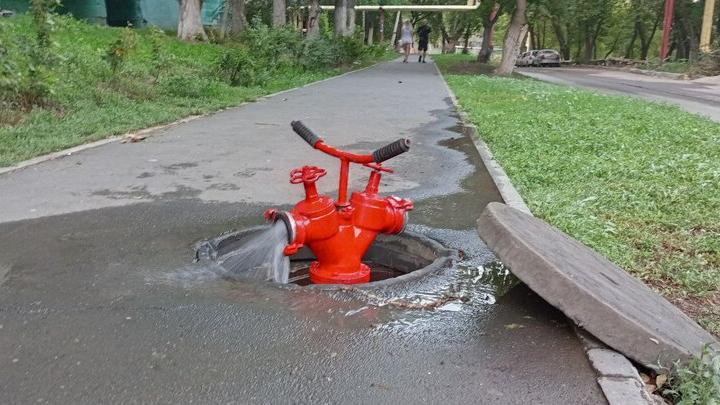 В Саратове на улице Космодемьянской спасли троих из горящей пятиэтажки