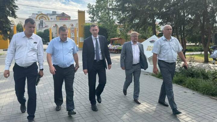 В горпарке Энгельса обустроят территорию бывшего «аттракциона динозавров»