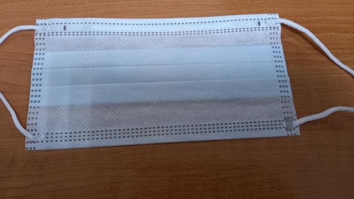 Сильный ветер повредил кровлю стационара в Новых Бурасах