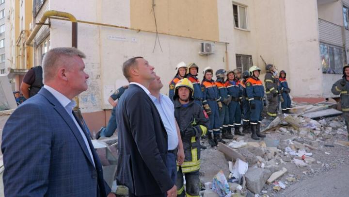 В Саратове в поисково-спасательных работах задействовано более 400 человек