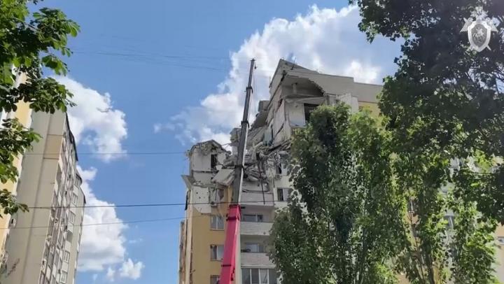 На месте происшествия на улице Блинова в Саратове продолжают работать криминалисты