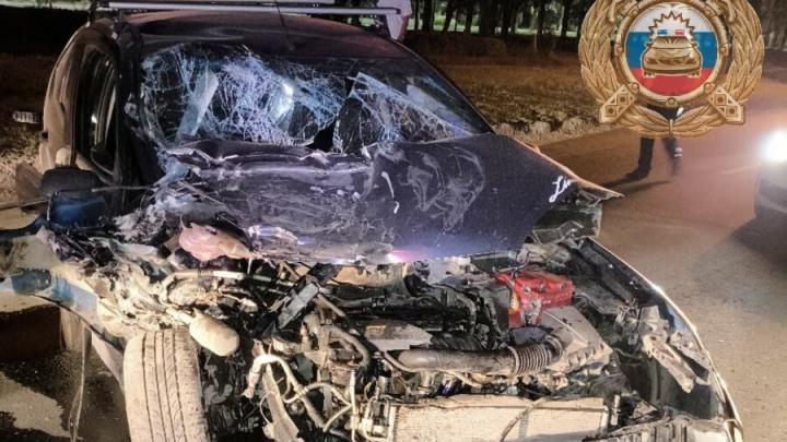 Водитель Ford Focus врезался в грузовик под Балаковом и попал в больницу