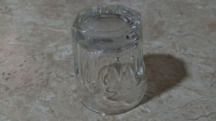 В Саратове продавец магазина стала уголовницей из-за юноши