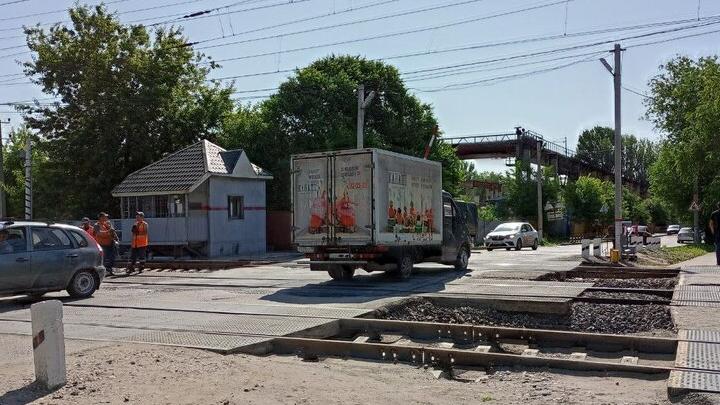 В субботу закроют ж/д переезд на Сокурском тракте: как объехать