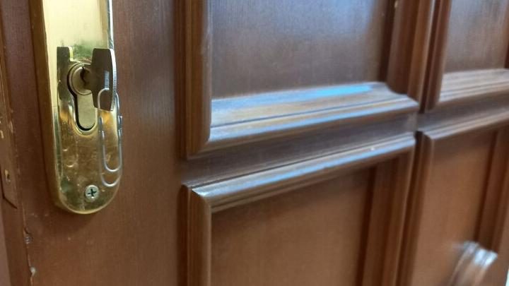 Житель Энгельса ограбил двух женщин