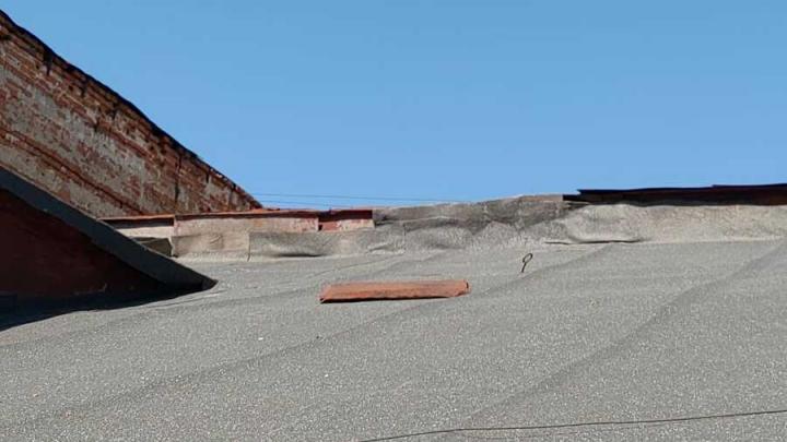 Крыша течёт: в Саратове проверка вскрыла халатность управляющей компании