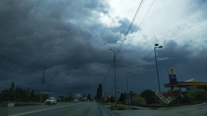 Грозы, ливни и ураганный ветер в выходные: в Саратовской области объявили штормовое предупреждение