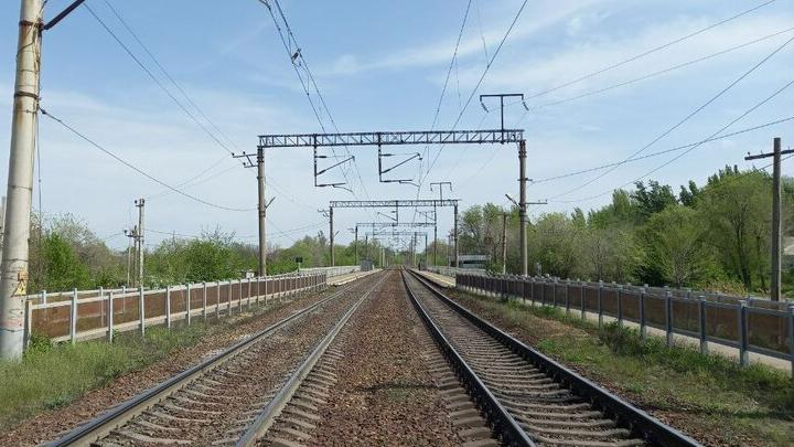 Из-за падения обломков БПЛА задерживается поезд, следующий в Саратов