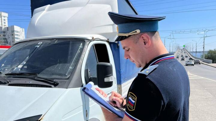 Саратовские водители накопили долгов по штрафам на 661 тысячу рублей