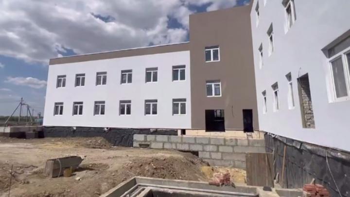 Николай Панков раскритиковал подрядчика и чиновников на строительстве поликлиники в Озинках