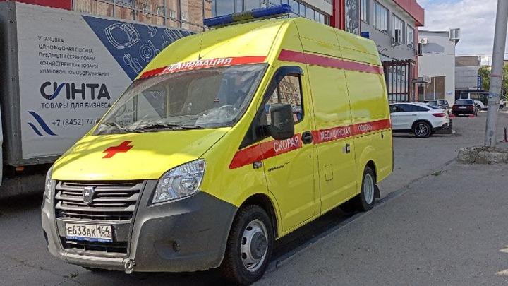 В Саратове водитель Toyota сбил девушку на пешеходном переходе: полиция ищет свидетелей