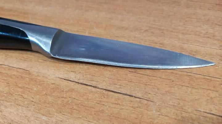 Саратовский рецидивист грозился проткнуть отверткой и полоснуть ножом посетителя бара