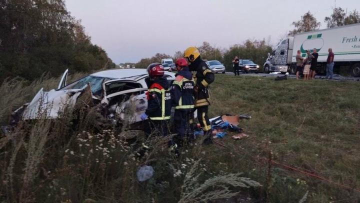 В ДТП с двумя иномарками в Лысогорском районе погибли трое, в том числе двое детей В ДТП с двумя иномарками в Лысогорском районе погибли трое, в том числе двое детей