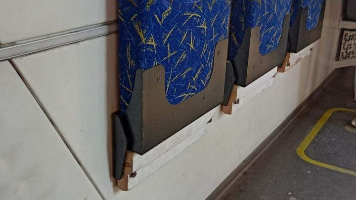 Саратовцев возмутили заблокированные сиденья в троллейбусе