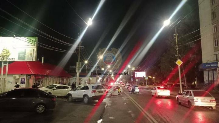 Двое пострадали в ночном ДТП у Сенного рынка в Саратове