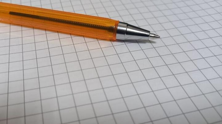 Более трети саратовцев выступают за школьную форму