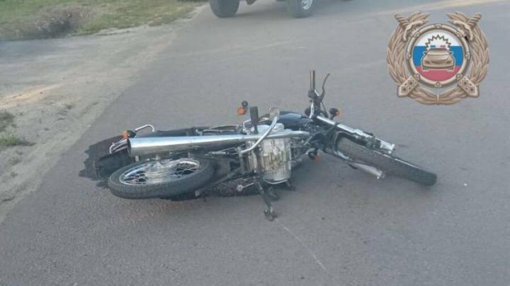 Юный байкер врезался в «Ладу»: подростка увезли в больницу после аварии в Аркадаке