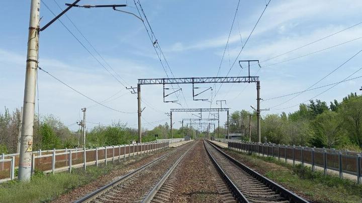 В Озинках в аварии с поездом погиб человек