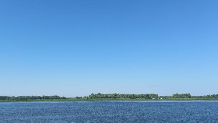 В Новобурасском районе федеральные земли с рекой были незаконно сданы в аренду