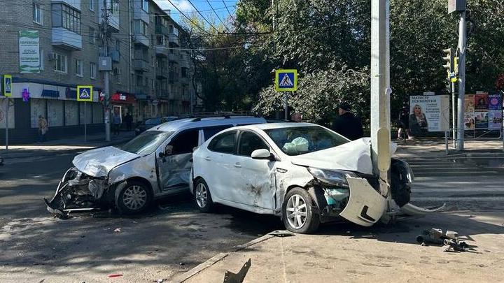 В центре Саратова в ДТП пострадали два пенсионера