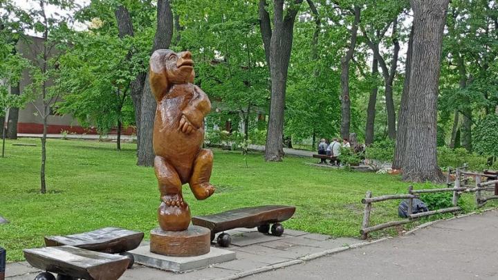 В саратовском горпарке демонтируют деревянные фигуры