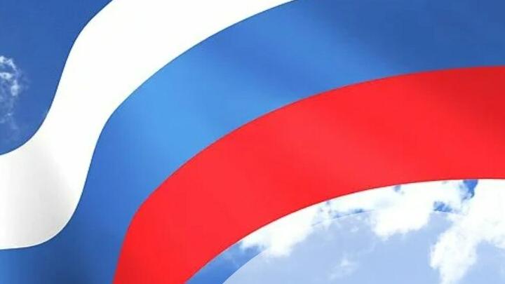 В центре Энгельса развернут гигантский флаг