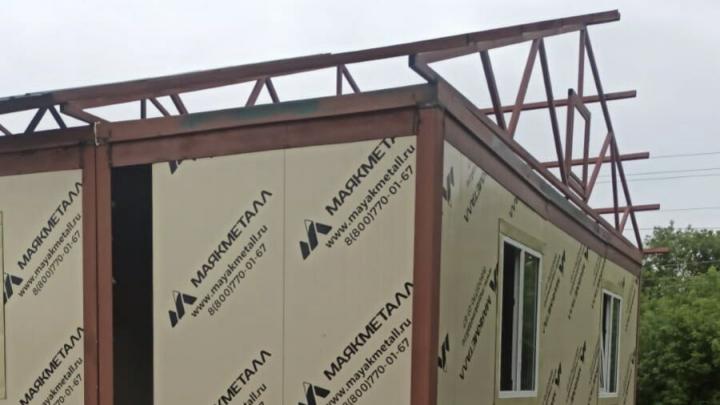 В Новобурасский район в рамках программы модернизации поступает новое оборудование в больницы и строятся ФАПы