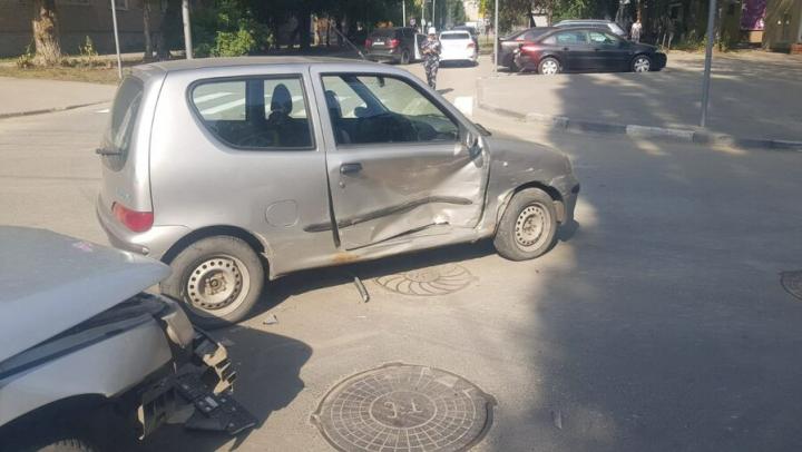 В квартале от горпарка в Саратове двое пострадали в ДТП