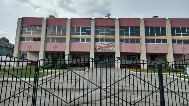 61 процент саратовских работающих родителей планируют посетить школьные линейки