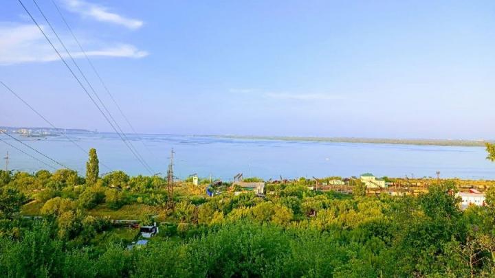 Саратовцев предупредили о штормовом ветре и 30-градусной жаре