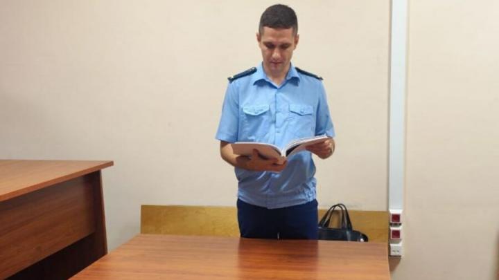 Житель Энгельса с подельником слил с грузовика 400 литров топлива