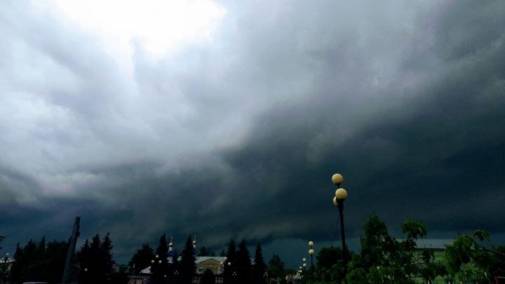 Погода в Саратовской области на выходные: возможны грозы и сильный ветер