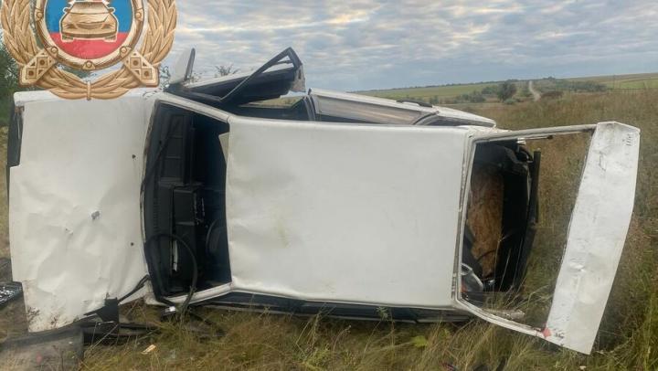 Две девушки пострадали в перевернувшейся 