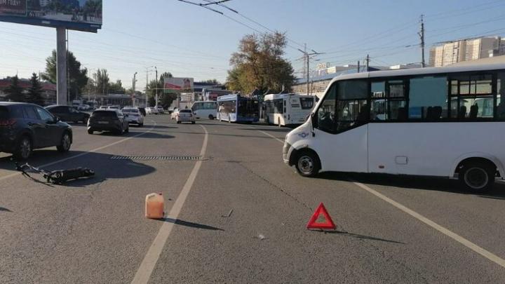 Маршрутка сбила мужчину на самокате на 3-й Дачной в Саратове