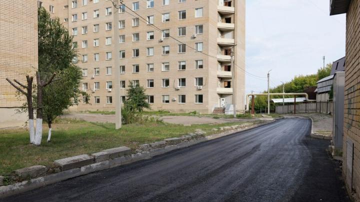 В Саратовской области ремонтируют территории 27 больниц