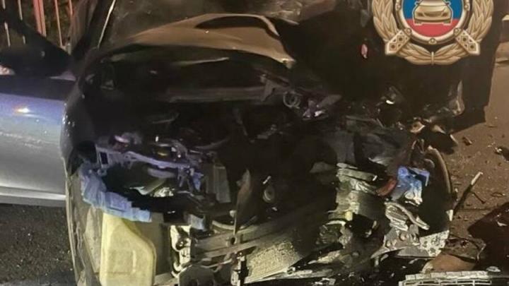 Водитель легковушки пострадал в ночном ДТП с 