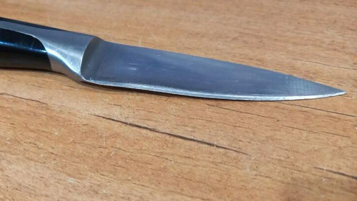 Балаковец вонзил нож в грудь собутыльницы