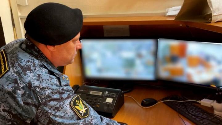 В здании саратовского суда приставы задержали распространителя наркотиков