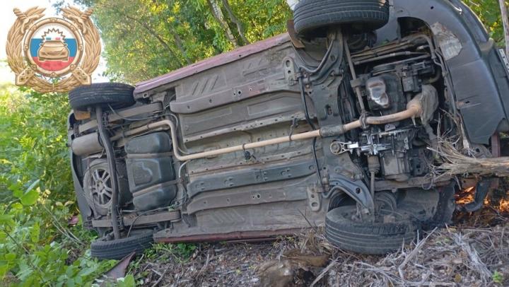 Минивэн перевернулся в Романовском районе: пострадал водитель