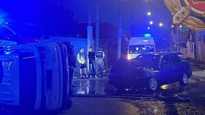 Кроссовер перевернулся в ДТП с "десяткой" в Энгельсе