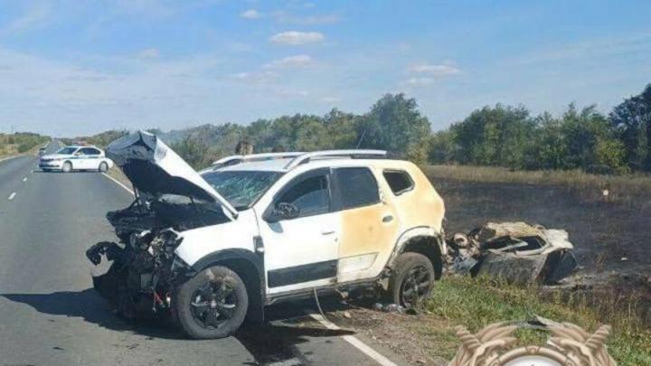 Трое пострадали в ДТП с двумя "Рено" в Пугачевском районе