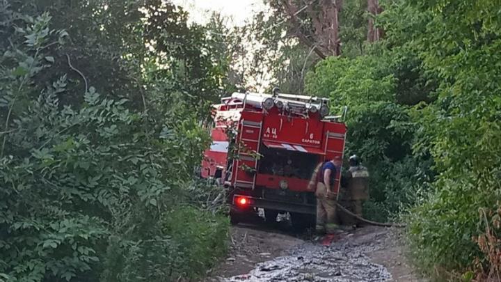 Ночной пожар в поселке Взлетный: два расчета тушили вагончик