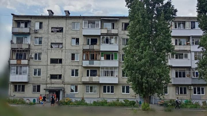 Атака БПЛА в Саратове: на Брянской улице устанавливают новые окна