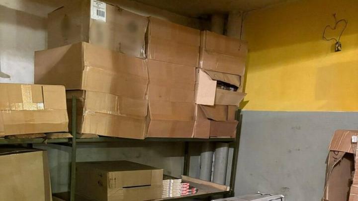 В саратовском гараже обнаружен склад с контрабандными сигаретами на сумму 4,5 млн рублей