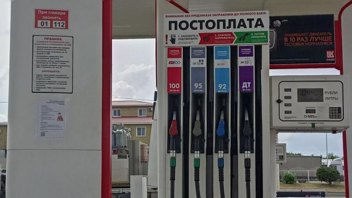 Бензин снова бьет по карману: на сколько подорожал в Саратовской области литр топлива